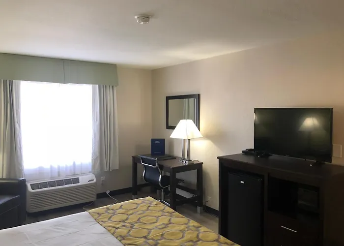 Baymont By Wyndham I-10 Near 51st Ave