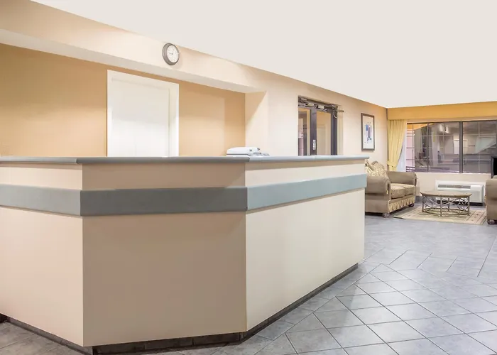 Baymont By Wyndham I-10 Near 51st Ave Hotel 2*