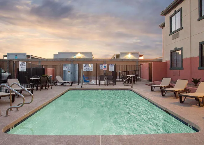 Baymont By Wyndham I-10 Near 51st Ave Hotel
