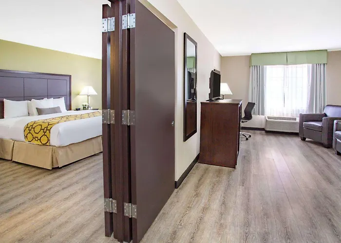 Hotel Baymont By Wyndham I-10 Near 51st Ave 2*