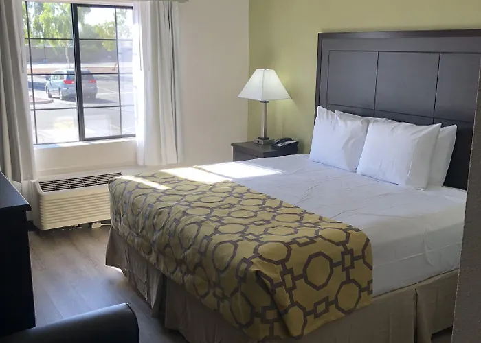 Hotel Baymont By Wyndham I-10 Near 51st Ave 2*