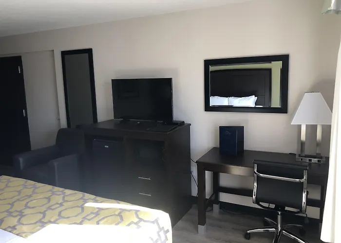 Baymont By Wyndham I-10 Near 51st Ave Hotel