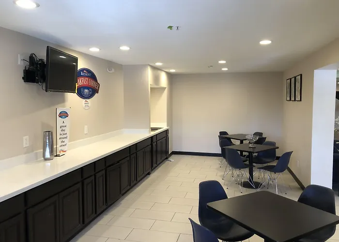 Hotel Baymont By Wyndham I-10 Near 51st Ave 2*