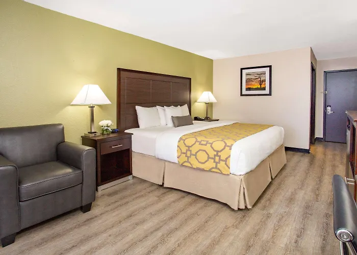 Baymont By Wyndham I-10 Near 51st Ave