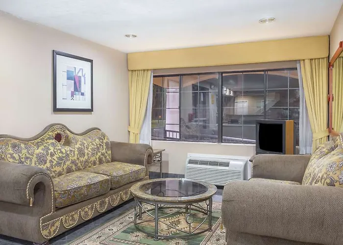 Baymont By Wyndham I-10 Near 51st Ave 2*