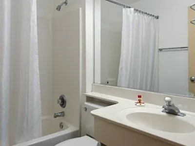 Hotel Baymont By Wyndham I-10 Near 51st Ave