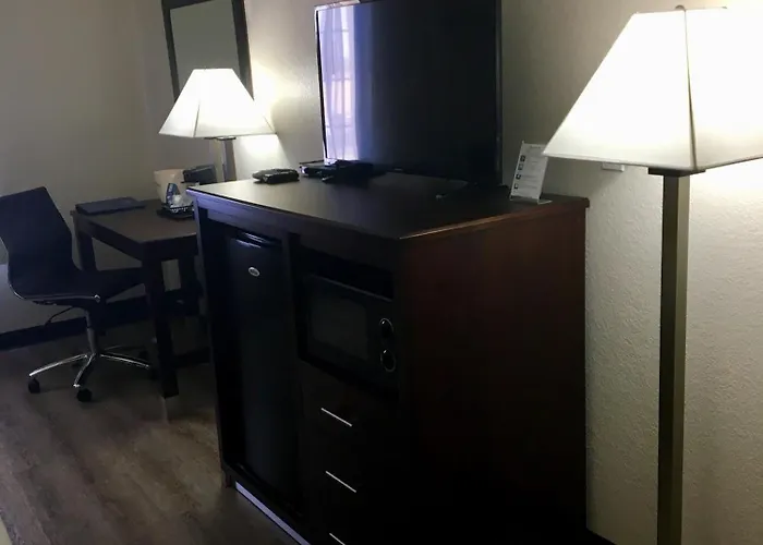 Hotel Baymont By Wyndham I-10 Near 51st Ave Phoenix